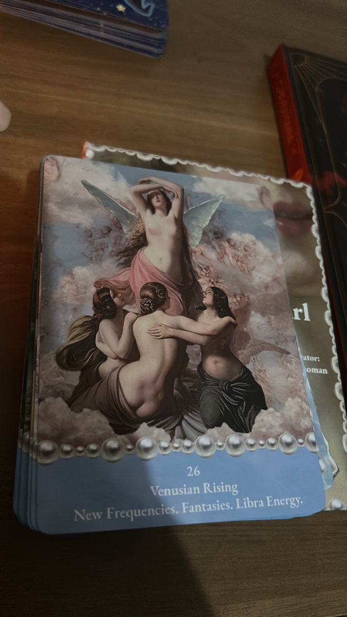 saturnoxnb's tweet photo. Hoje fiz uma leitura apenas com meus oráculos novos, e gente….. que conexão, foi coisa linda. 

Meu namorado que me deuuu
Que coisa etérea, divina, mística…. https://t.co/V8KAg7qqHq