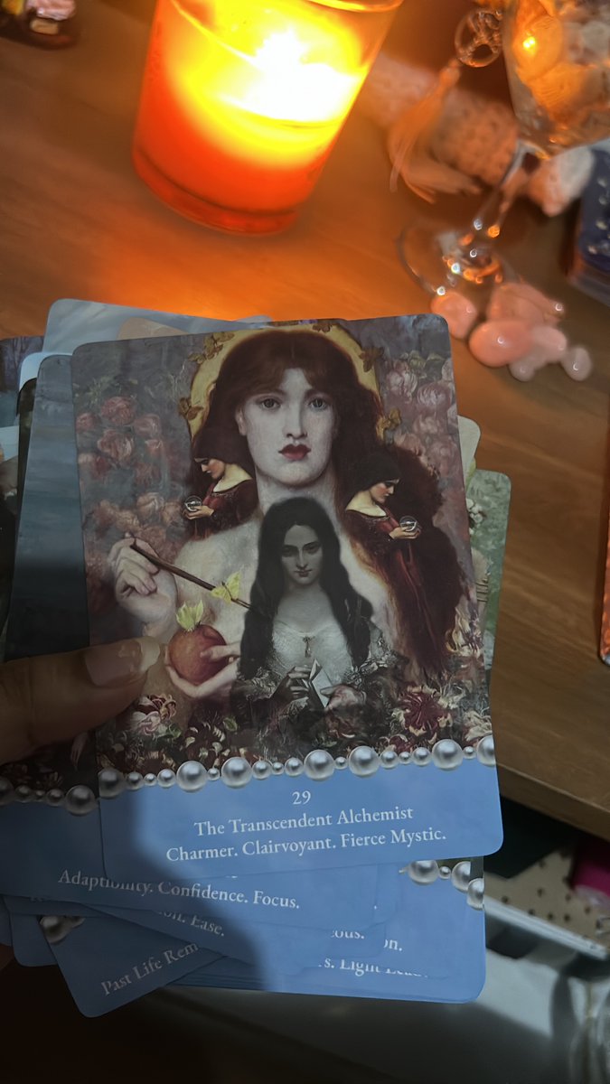 saturnoxnb's tweet photo. Hoje fiz uma leitura apenas com meus oráculos novos, e gente….. que conexão, foi coisa linda. 

Meu namorado que me deuuu
Que coisa etérea, divina, mística…. https://t.co/V8KAg7qqHq
