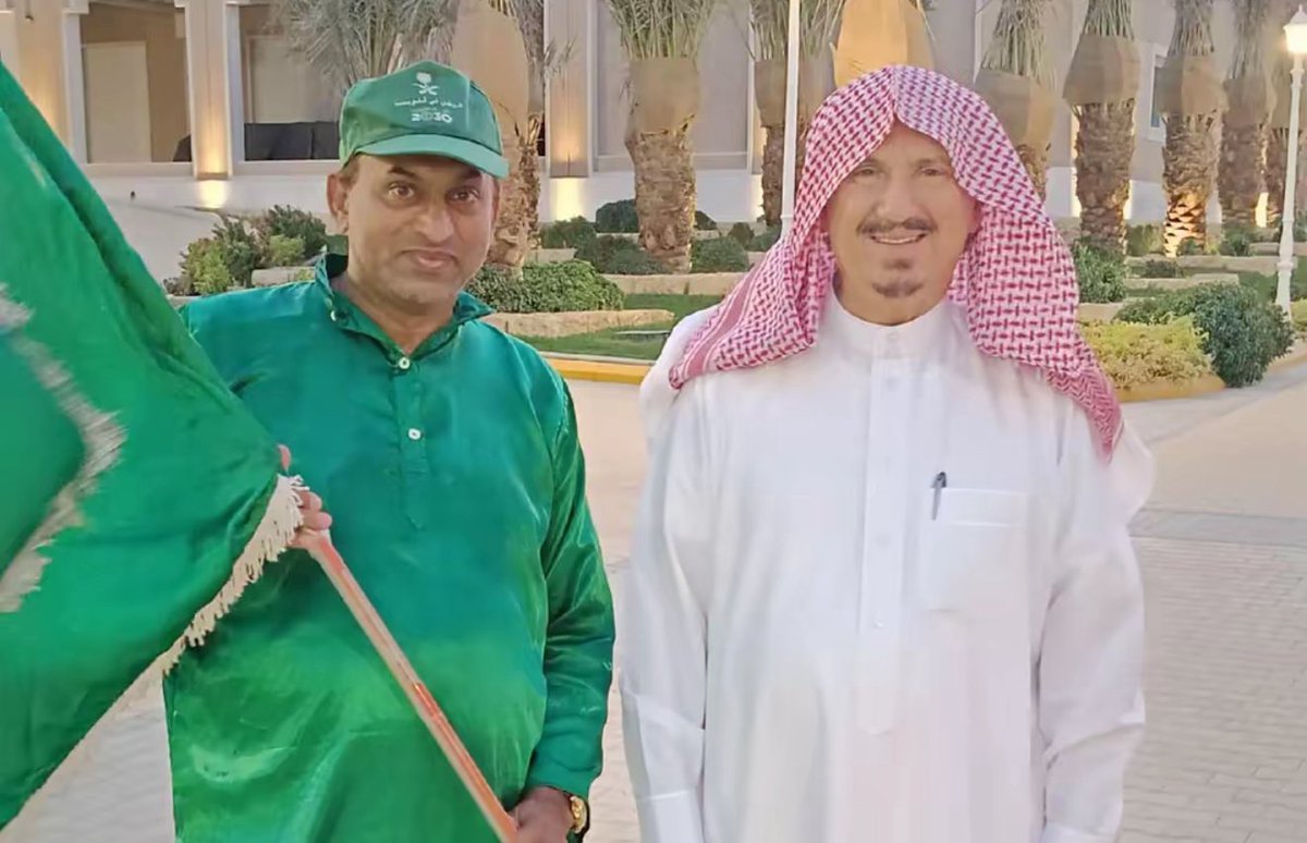 muhamad_aldarim's tweet photo. ▪️في تغريده سابقه عبر منصة  TikTok

💠 احد الموظفين الاجانب في شركة هيف التابعه 
لـ رجل الأعمال هيف بن عبود القحطاني رحمه الله يذكره بالخير و مواقفه مع الموظفين ويدعي له

📌لقد قضيتُ أكثر من نصف عمري في شركة هيف، والحمد لله أن اللّٰه تعالى كتب رزقي من خلالها. وأدعو لمالكها الشيخ هيف عبود القحطاني
لقد أمضيتُ 26 سنة أعمل في هذه الشركة، 
وأنا أحب هذه الشركة كثيرًا ، 
كما أنني أحب المملكة العربية السعودية حبًا كبيرًا .
لقد مضى على وجودي في السعودية 36 سنة، وأتمنى أنه إذا كُتب لي أن أموت هنا فذلك أمرُ طيبٌ بالنسبة لي 

@Ben_Haif @f_haif