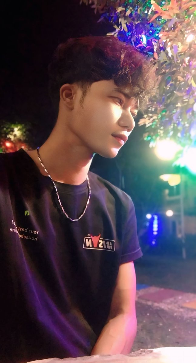 ZayyaAg's tweet photo. ကျင့်ရက်ပြီးနောက်ပိုင်း တယောက်တည်းနေရတာ
 ပိုစိတ်ချမ်းသာရတယ် ☺ https://t.co/fImWxWSczq