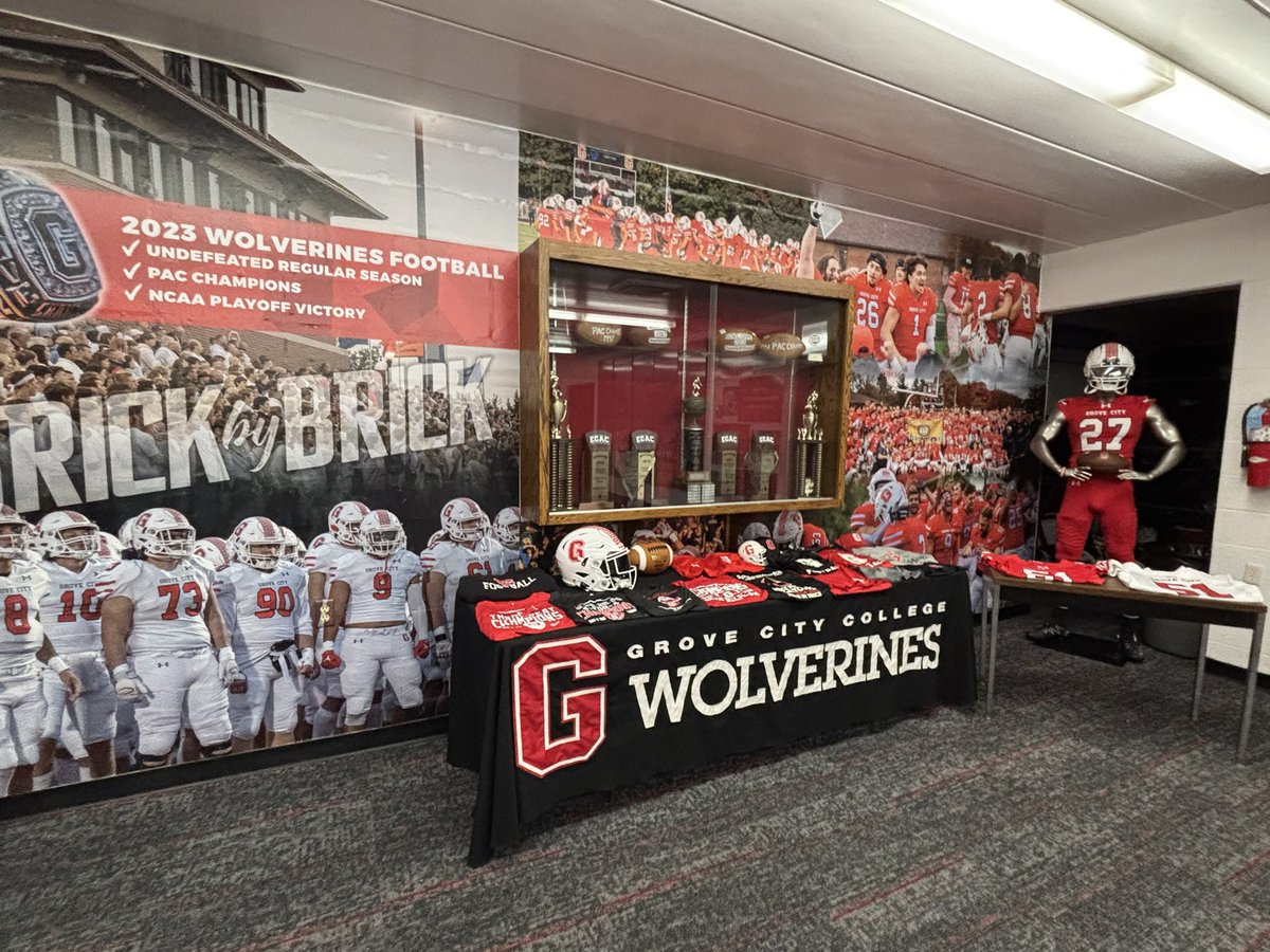 cebulaaiden's tweet photo. After an exciting official visit I am blessed to receive my first offer from @GCC_FB! Thank you to @ZackWindsor1 and @CoachDiDonato for the amazing hospitality and great conversations centered around vision, process, and love. I continue to express gratitude to all of my teammates, coaches and family as my recruiting process continues. #AGTG #BrickByBrick #Football #Recruiting #Offer
@BologaNEFB @coachpoulson @NE_BobcatFB @CoachCregger @CoachBL_AFL @AFL_YorkPA