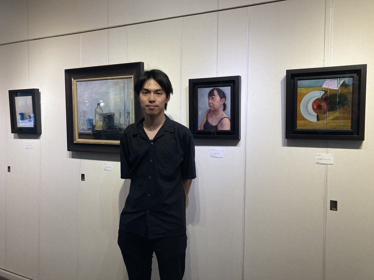 TakeshiHayashi8's tweet photo. 初個展 　真島 柊 油絵展　　
━ 澱みに残る輪郭 ━
本日(7/25) 最終日17時までです。　
東京都中央区八丁堀4-13-5 幸ビル1F
 
[略歴]  ●1998 東京生まれ　●2021 東京藝術大学絵画科油画専攻卒業　●2020 第96回白日会展初出品 美岳画廊賞　会友推挙
 
オンラインショップhttps://t.co/5ZwCqDfNNv https://t.co/crDsc4LSrb