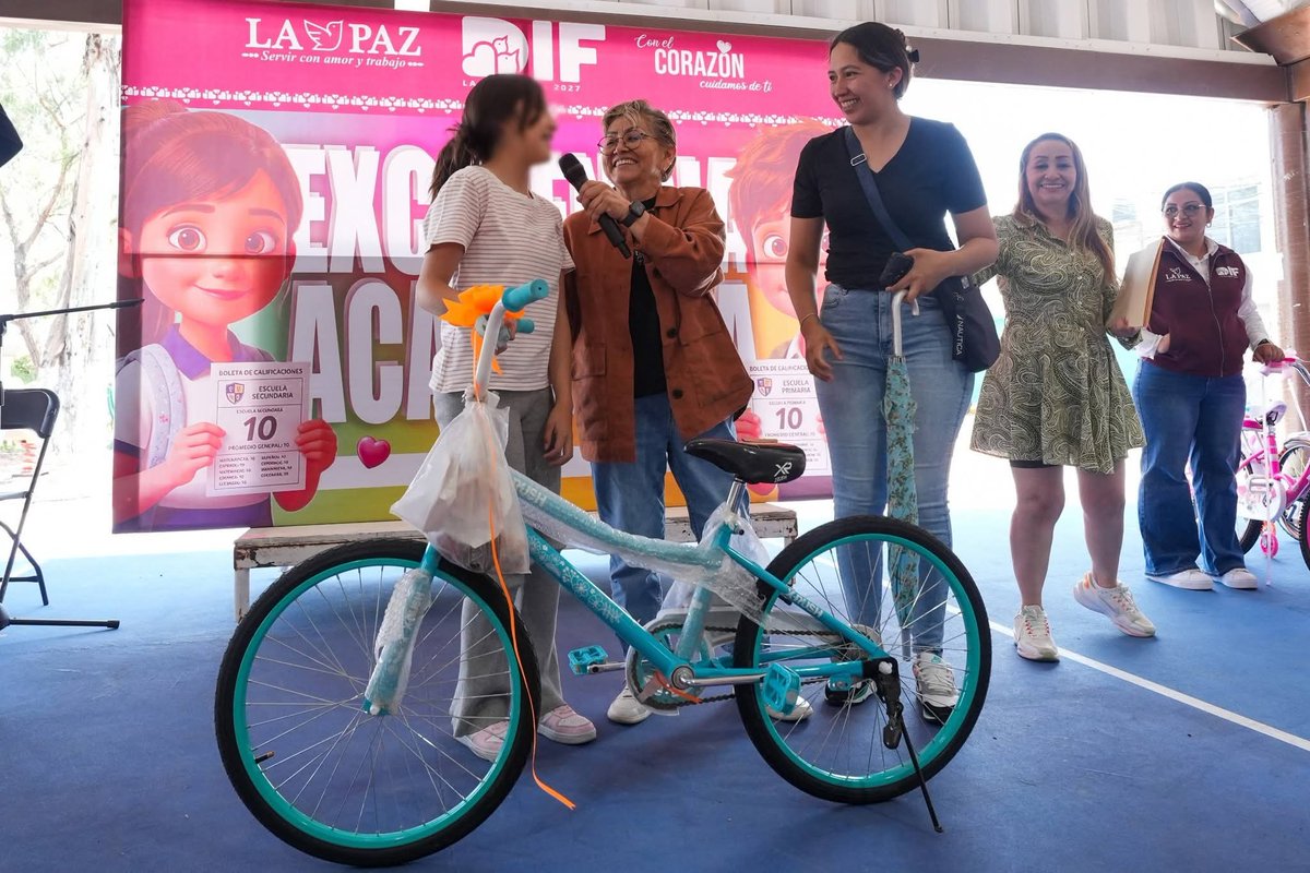 zonacritica17's tweet photo. DIF Municipal de La Paz Reconoce a Estudiantes de Excelencia de Nivel Básico https://t.co/o4IrRsNaB5 https://t.co/q9aVpVh5ob