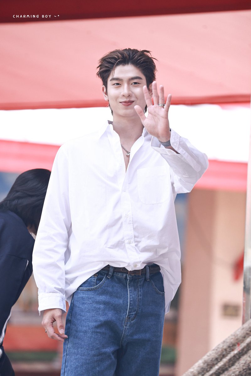 charmingboy0409's tweet photo. 20260724 : THOMAS BIRTHDAY CELEBRATION 

หนุ่มตี๋เจ้าของวันเกิดมาแล้วค้าบ 🤍✨

MEMOIR WITH TEETUT
#ThomasMakeMeritDay2026
#tthomastc @tthomastc https://t.co/3SRQwT6a55
