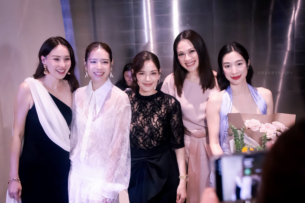 paipyp's tweet photo. เฟรมตัวแม่ 🧎🏻‍♀️‍➡️ https://t.co/cmiIuMp9b7