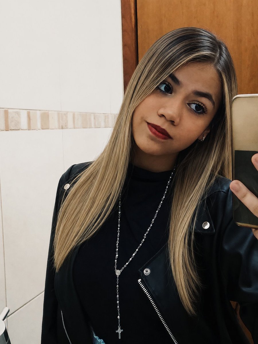 Caladobosta's tweet photo. @arvellowsz gosta de loira, Julia Pias? https://t.co/N9IBi0XKc6