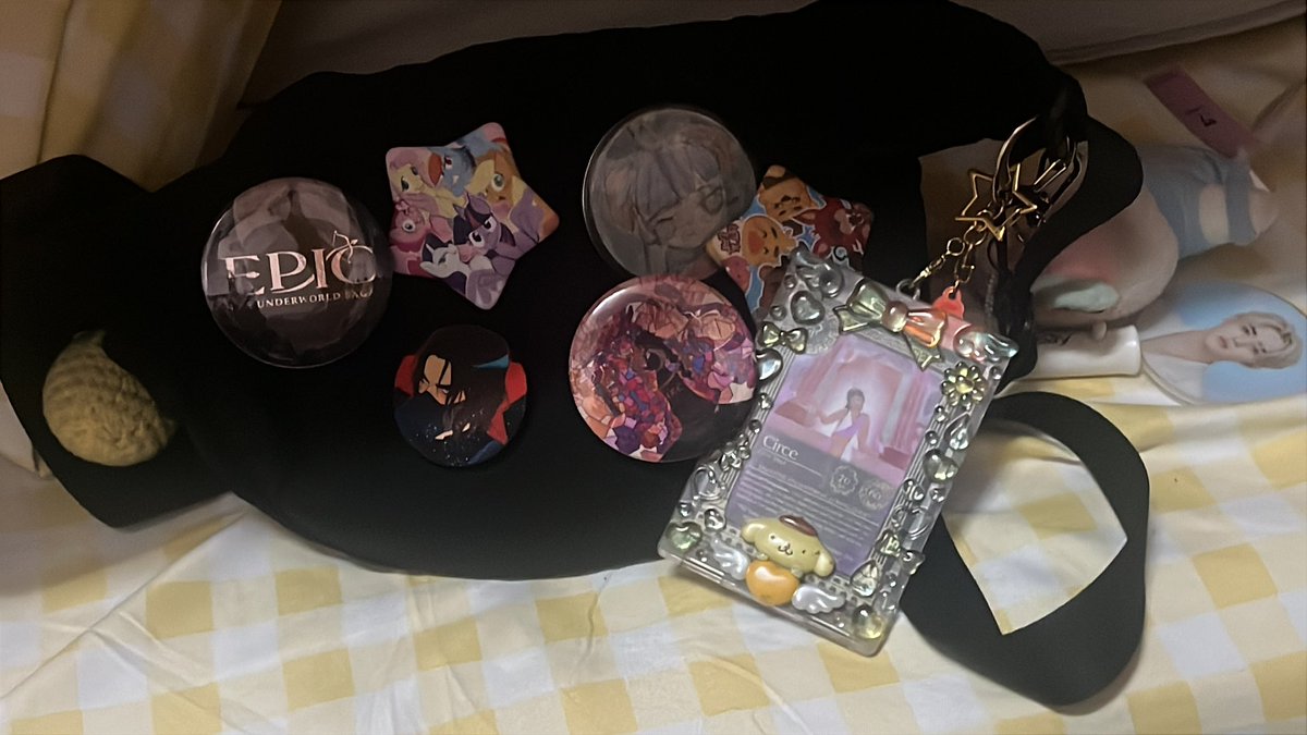 fallincheol's tweet photo. my bag today 🥰 https://t.co/6RFtPpKOWz