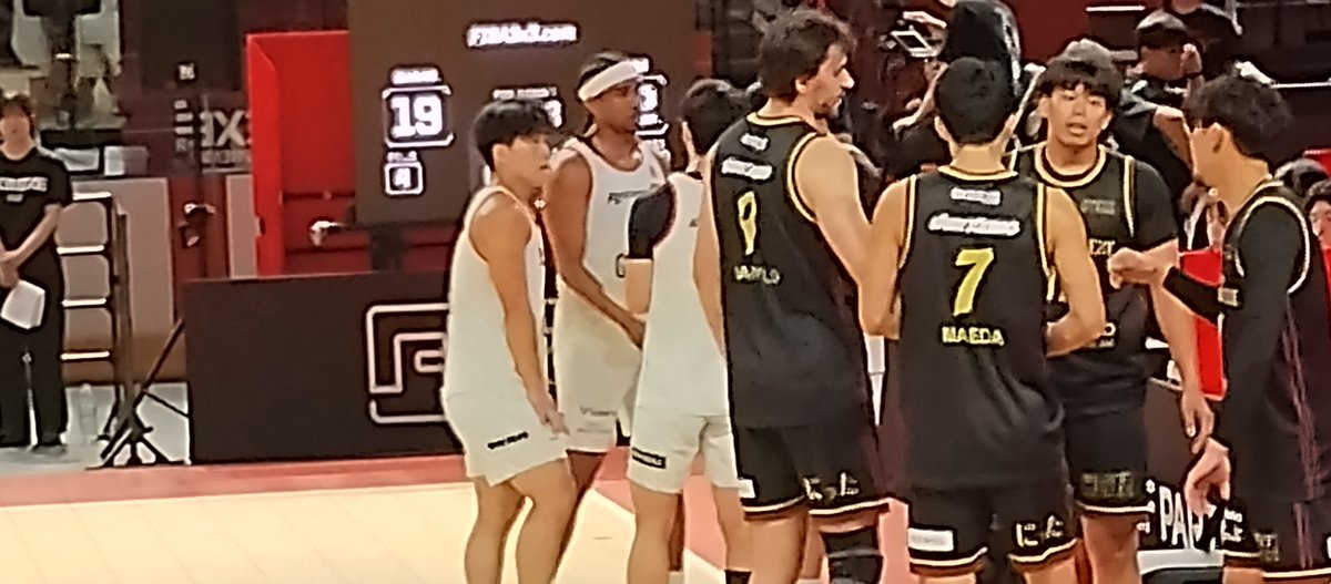 trexakiko's tweet photo. 垂井レイザーバックスの試合を見に青森県まで来ました🚗
会場はFLATHACHINOHE
八戸駅近くの素敵な体育館です
応援の私たちに選手も気づいてくれました
#垂井レイザーバックス 
#3X3PREMIER https://t.co/yzTta7dhz5