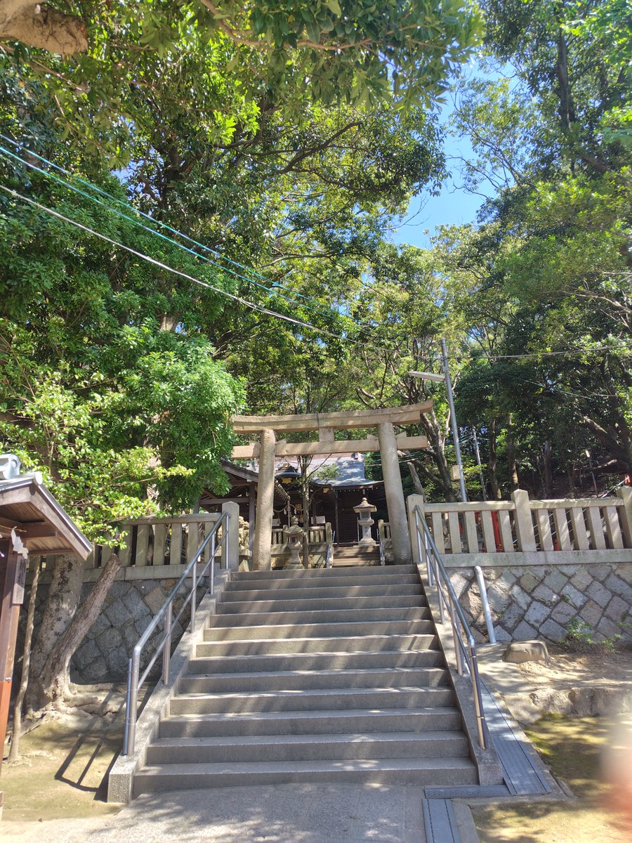 qcl3s's tweet photo. 瑞丘八幡神社と関守稲荷神社にお参りです。
どちらも住宅街のど真ん中にあるような神社ですが、静かで居心地良い神社でした。関守稲荷神社は百人一首好きな方は是非#寺社巡り https://t.co/HnlMv6bF2D