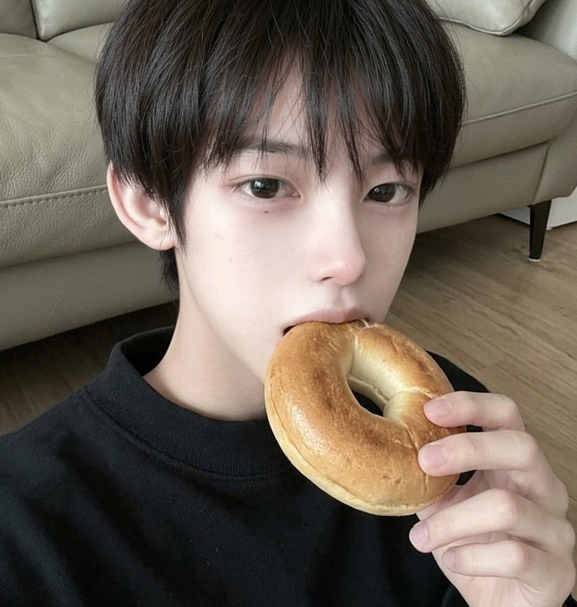 하루 tweet media