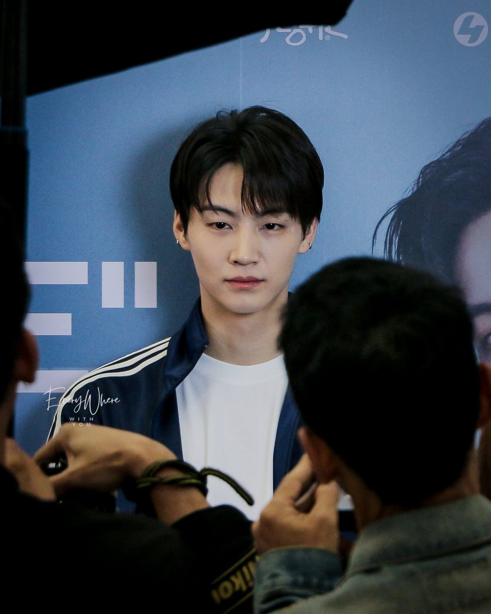 pladaozaa's tweet photo. Siam discovery krub 💙

#JAYB #제이비 https://t.co/enBFWkLAZw