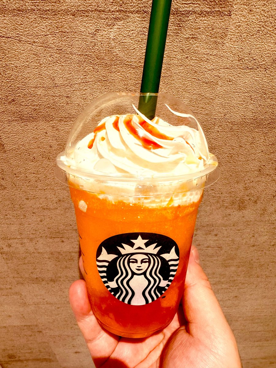 onefreenine's tweet photo. 新作うみゃー！ψ(｀∇´)ψ
#スタバ
#ぎゅぎゅっとオレンジマンゴーフラペチーノ https://t.co/C6J4B0ZHQa