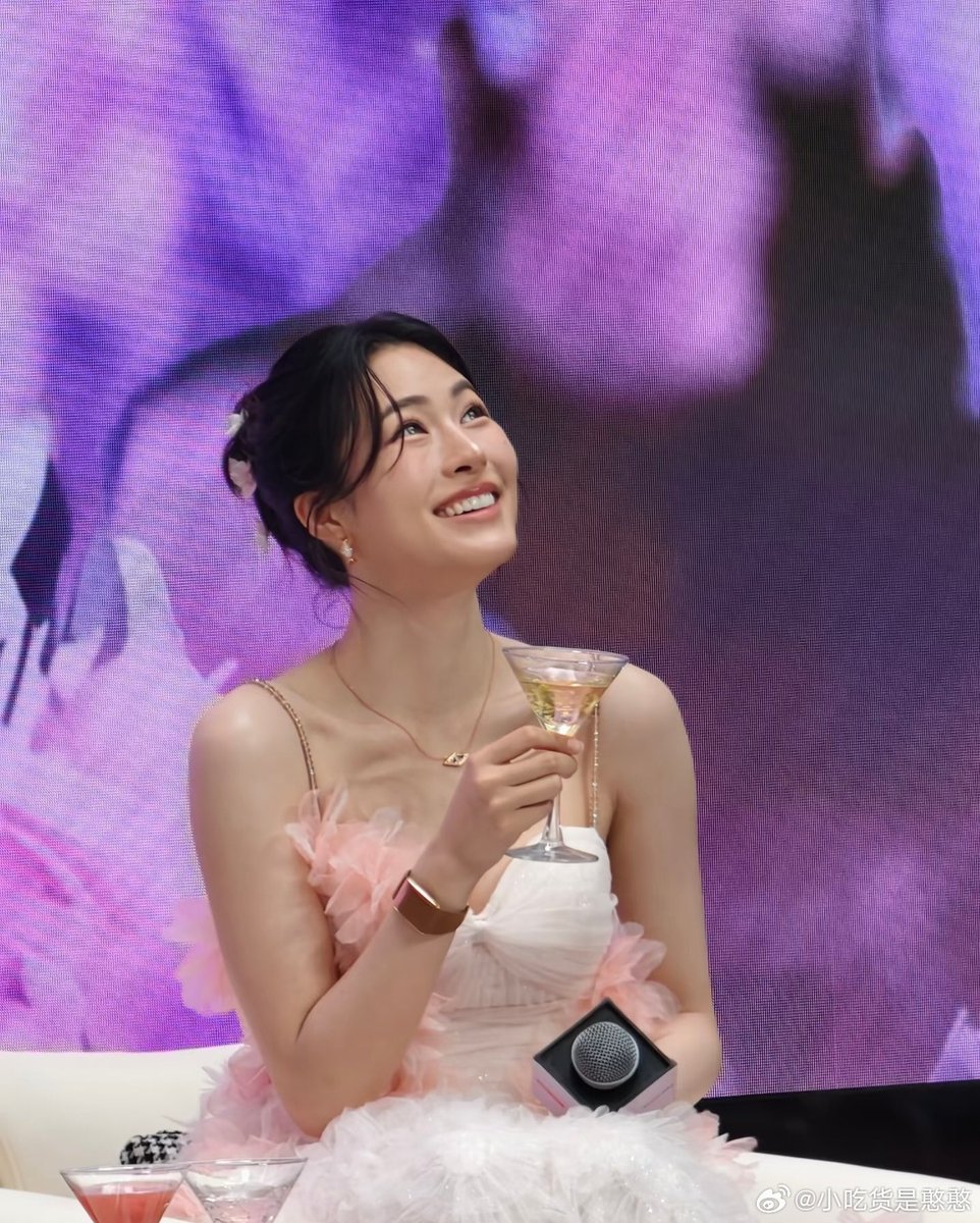 00Kofc_support's tweet photo. นุอยากชนแก้วกับพี่หลิงงับ 🥂

LINGLING X KUSTIE BRAND
#LinglingKwongXKustieBrand
#Linglingkwong‌ #หลิงหลิงคอง‌ 
@linglingsirilak https://t.co/QrxqQ3zTO5