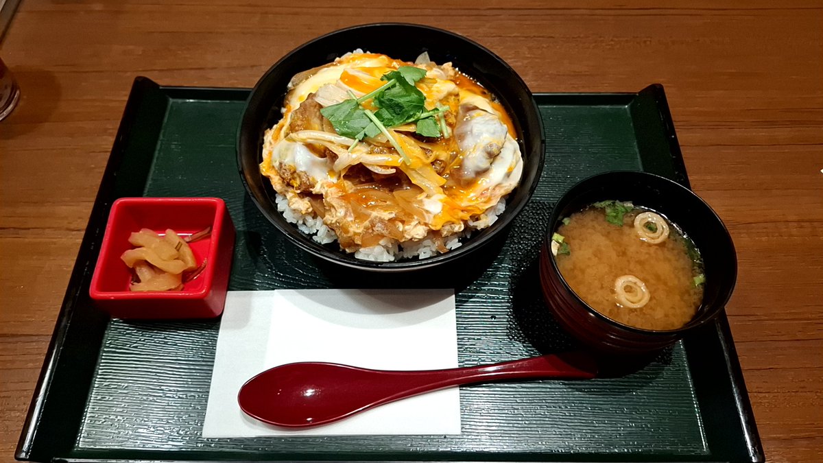 ExodusLegend123's tweet photo. 食事はカツ丼、デザートはパフェ🎶
美味しかった😋 https://t.co/SW7z6CBGrn