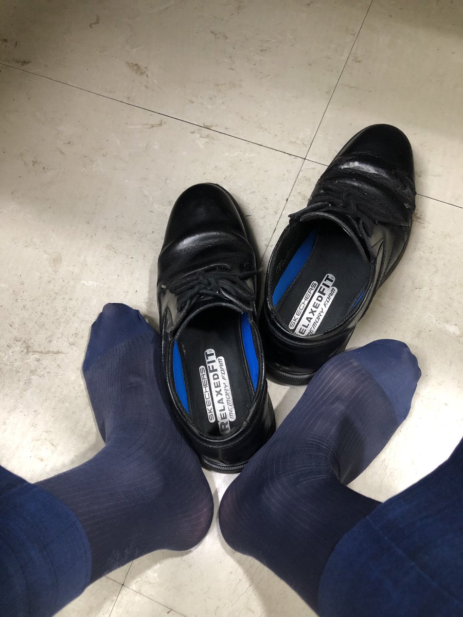 lcc1262's tweet photo. 主人看到了評論區的任務🥲

隔日繼續穿著上班😩

#任務 https://t.co/uEOGS3ci8v
