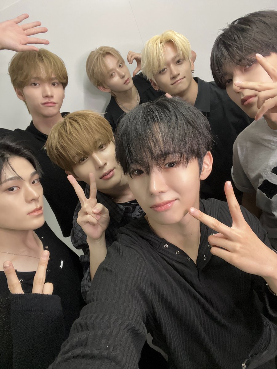 whib_official's tweet photo. [📸]
260725 KISS 팬사인회

#WHIB #휘브
#WEROCK_ROCKTHENATION
#ROCKTHENATION https://t.co/5HRGsPHlWz