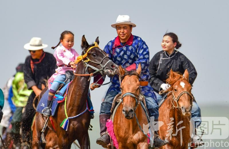 photo_cns's tweet photo. The 3rd Summer Mongolian Horse Super League Finals kicked off on July 11, 2026, the second World Horse Day, in Taipusi Banner, Xilingol League, Inner Mongolia Autonomous Region. 
(Photo by Wang Zheng/CNSPHOTO)
#ImageChina #影像中国 https://t.co/fln74KpTOO