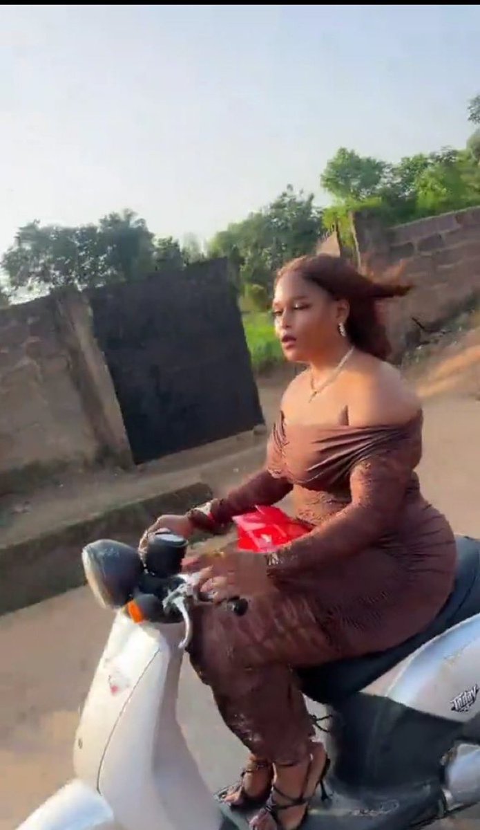 ambuikem's tweet photo. Women that ride bike are literally red flags https://t.co/W83Q40Au3G