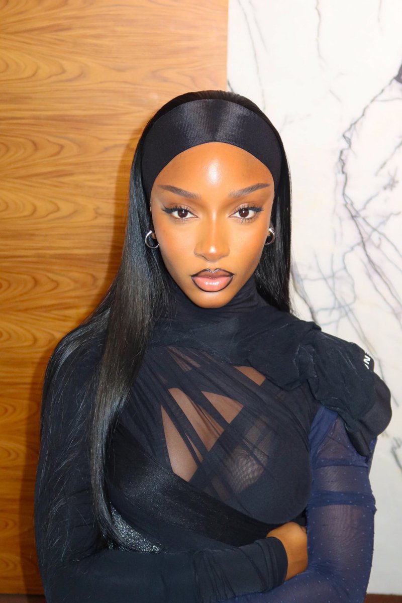 AriesEsteem's tweet photo. The way this look broke the internet 
Ayra Starr! https://t.co/zEWGVbvGvN