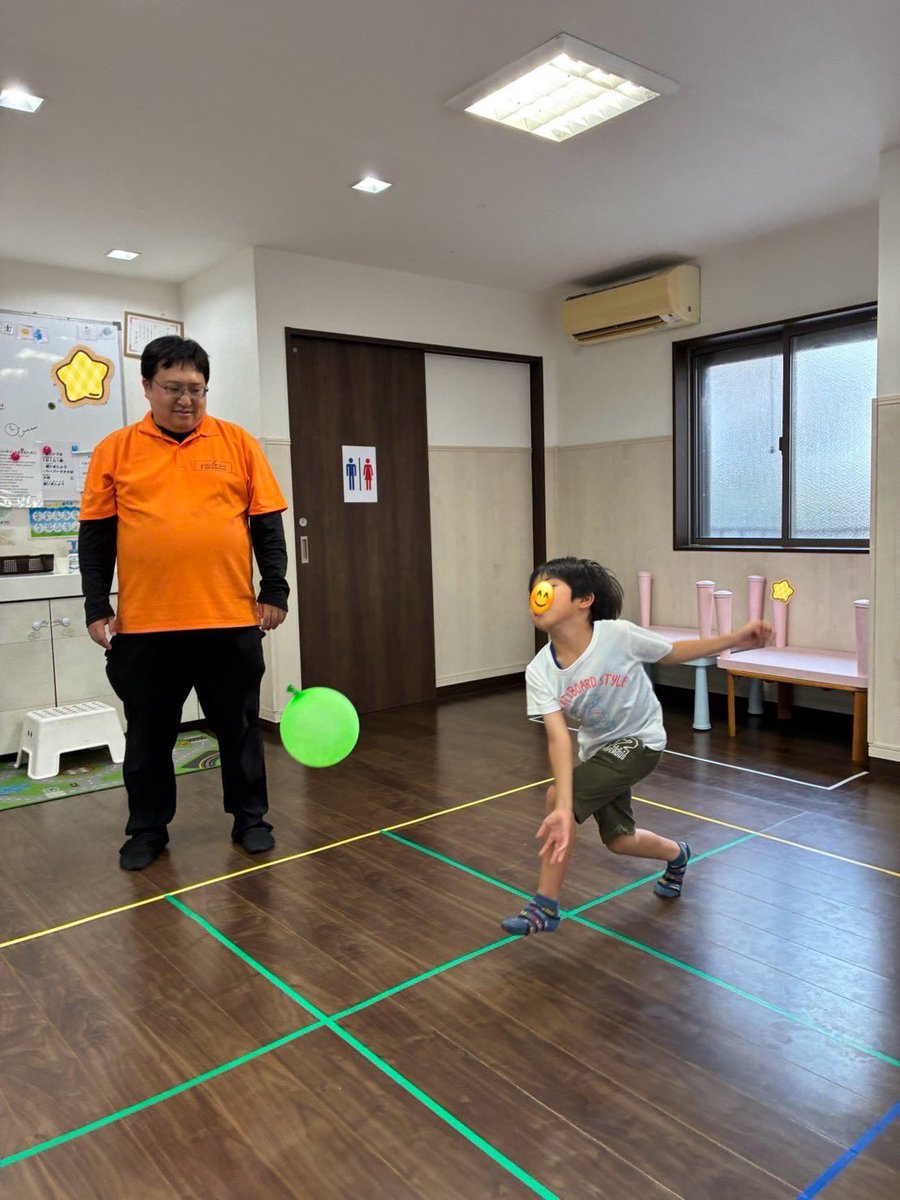 firstdream_00's tweet photo. 🎈上一色教室🎈
2026.7.25(土)
『風船バレー』
ふわふわ動く風船を追いかけよう🎈
相手のコートに風船を打ち返して、お友達とバレーをしました✨
ラリーを繰り返して、勝っても負けても試合を楽しみました😆

▽ファーストシーンドリームの詳細はこちら！
https://t.co/bcg5ZV0n7J

#放デイ #風船遊び https://t.co/vOjIeIhM0G