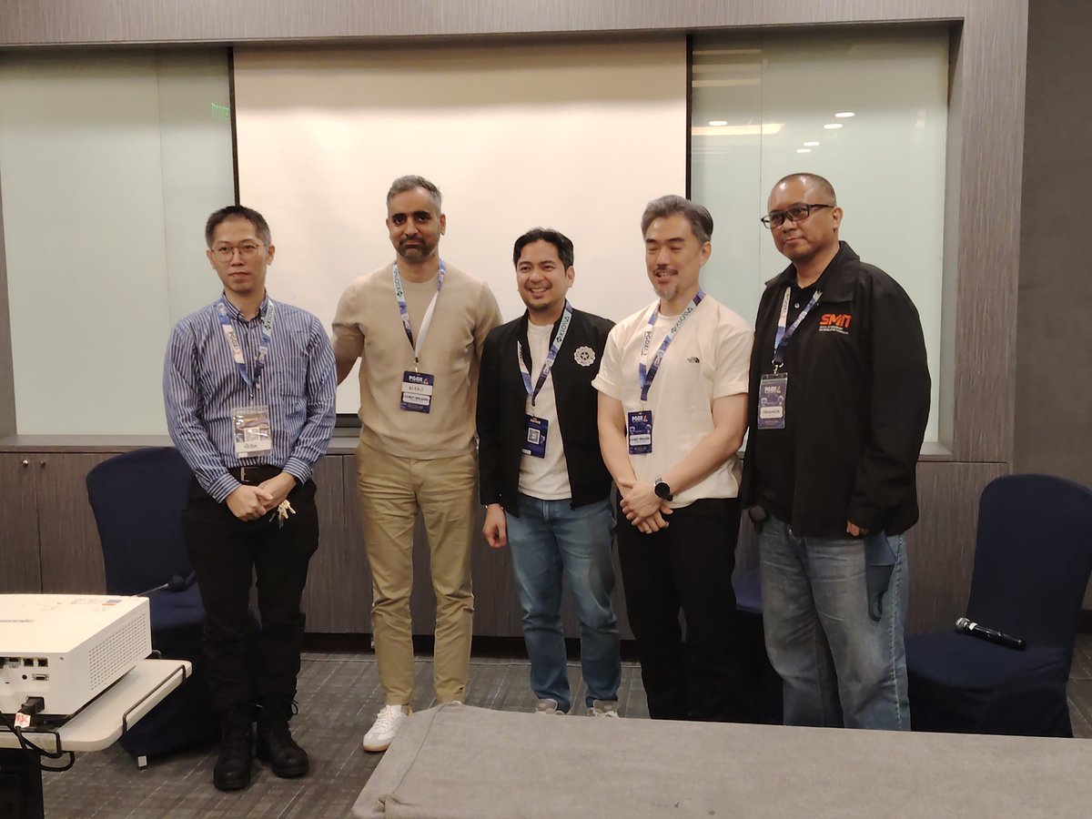 PhilITOrg's tweet photo. Game developers, cosplayers, games, and fans gather and come together at @phgamedevexpo to engage, play, and attend activities like e-sports tournamets and tabletops. Workshops discussed include AI. #PGDX2026 #PGDX #PressStart4More #Go4thAndGameOn #PGDXREIN4CED | via @Catch2T8 https://t.co/jeP9uCBs0Z