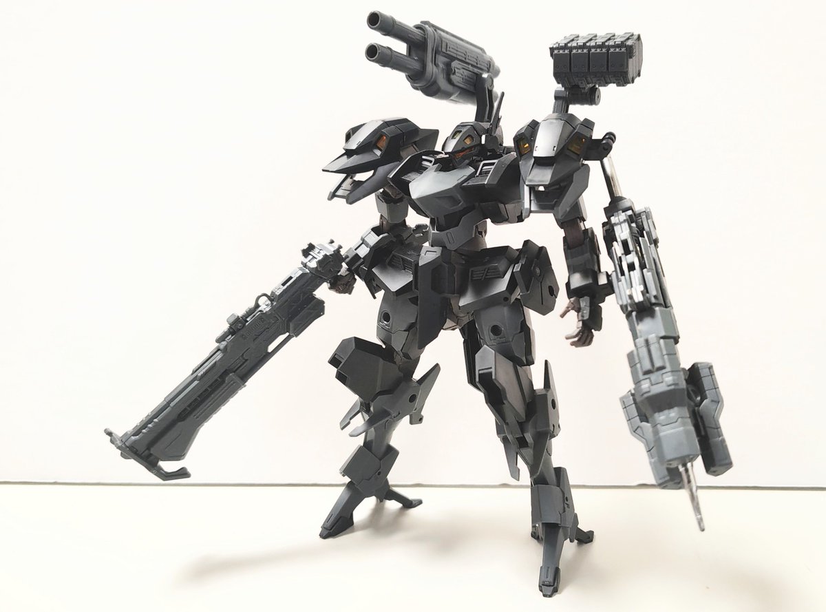 Maguro_Maznaga's tweet photo. 試しにAC6の武器を装備させてみたけど、そういう新型フレームにしか見えなくなった https://t.co/iAtlQyKTtn