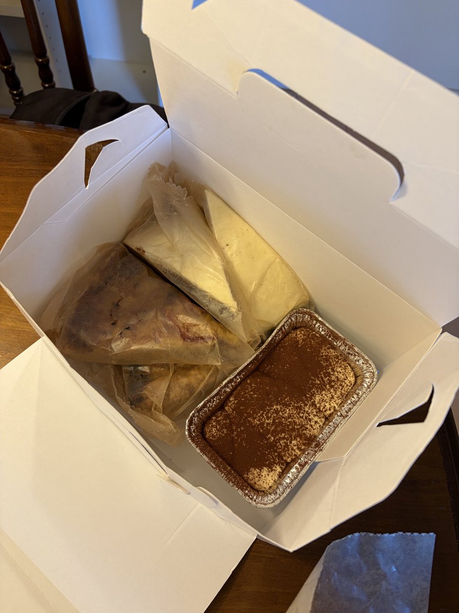 chocolateparty4's tweet photo. 夏休み前のnaminamiさんで大量購入
我が家の愛犬も家族譲りで、美味しいものには目が無いようで、、🫶 https://t.co/trVh8OhqsU