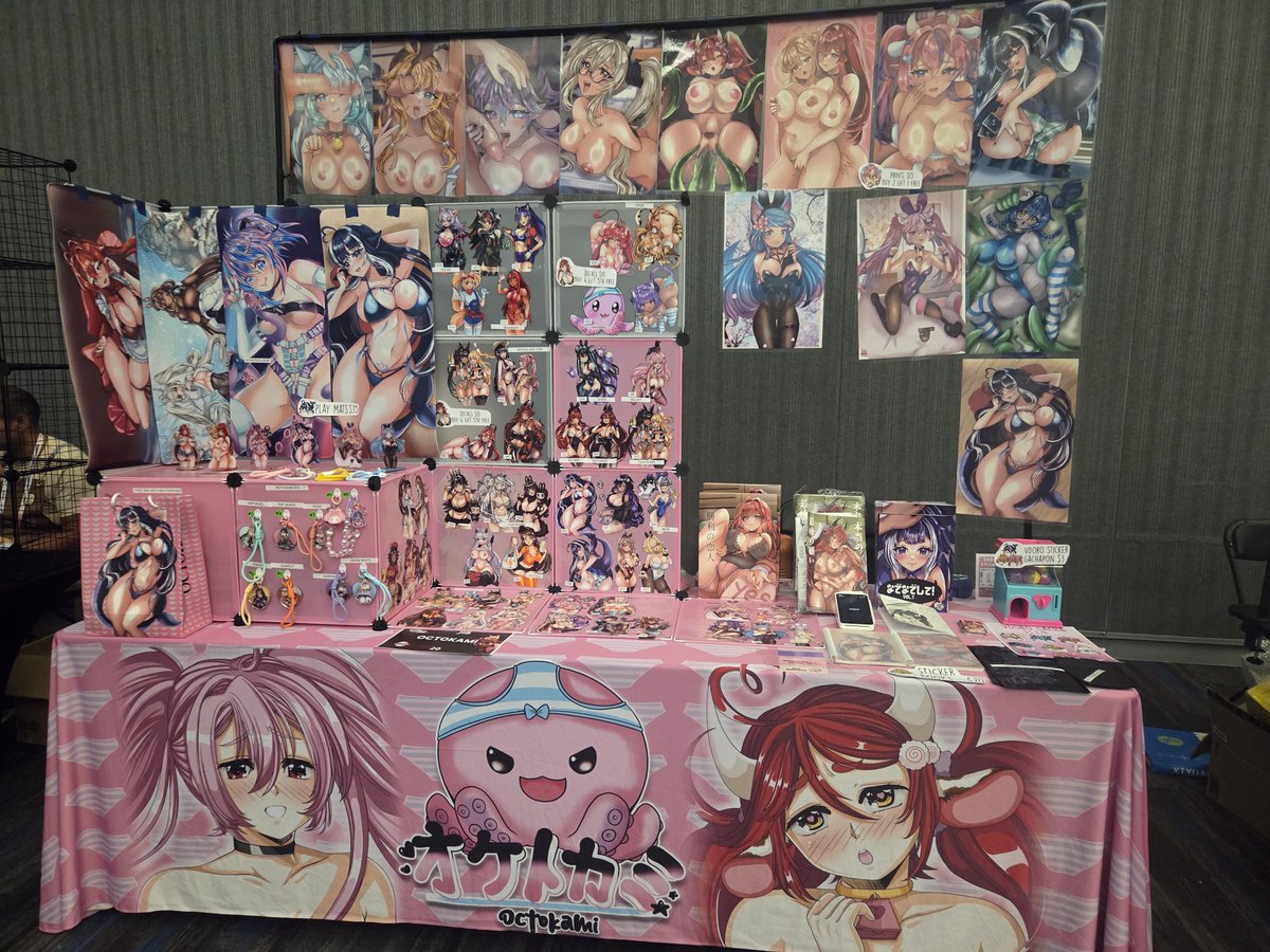 Octo_kami's tweet photo. Yabai Market day 1 done!!!
Thank you for all the love to this small puertorrican artist! Los amo.
#Offkaigen5 https://t.co/W9IQixeqTa