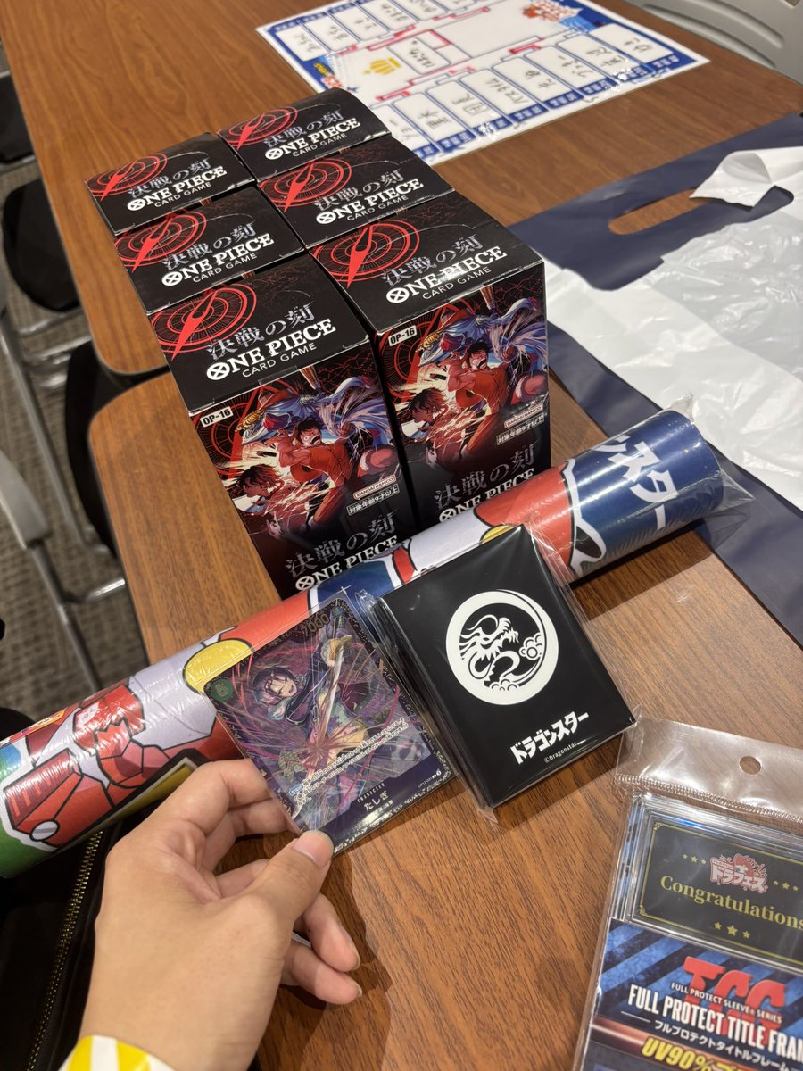 fateP346's tweet photo. ドラフェスCS ワンピース
黒黄ティーチで優勝しました！🏆
ご都合トリガーで運王💪
予選
vs赤緑ルフィ 先〇
vs赤緑ルフィ 後〇
vs赤緑ルフィ 先〇
vs紫エネル 先〇
vs黒黄ティーチ 先×
vs黒黄ティーチ 後〇
決勝トーナメント
vs黒黄ティーチ 後〇
vs青黄ナミ 後〇
vs緑ミホーク 後〇
vs紫エネル 後〇 https://t.co/s79Gcxytm9