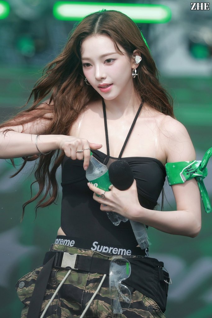PaxtonPitt411's tweet photo. The queen of stage presence is back — Karina at Waterbomb Seoul means high notes, high splashes, and high energy.

KARINA WATERBOMB SEOUL

#KARINAxWATERBOMB2026 https://t.co/seHf2Hxkdr