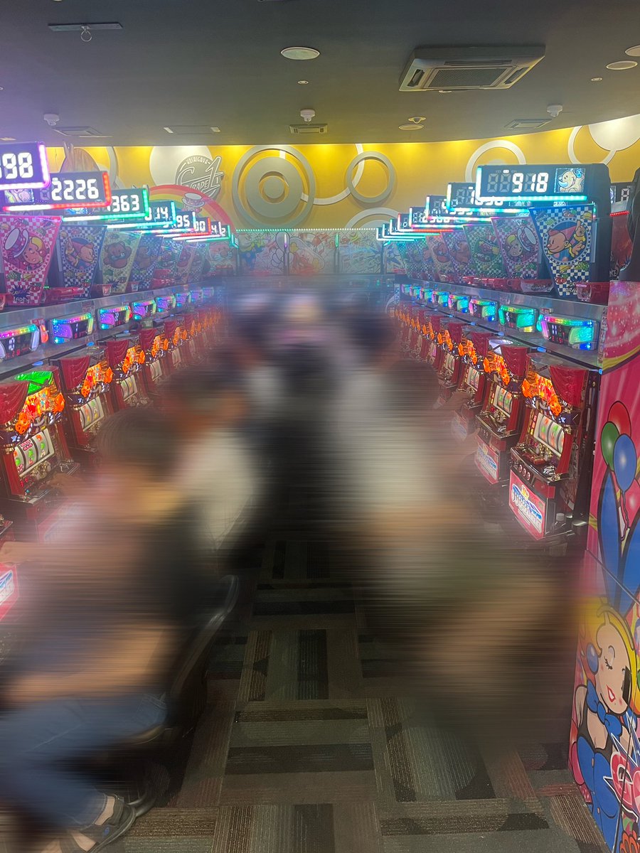 mojisu2000's tweet photo. 17時30分グレードワン越谷店✨
この時間になってもジャグラーシリーズはほぼフル稼働中🤡
壁際列に若干の🈳台があります🤡

うみのいくら現在合算1/115

PR🐈 https://t.co/tCQXoAqgpS