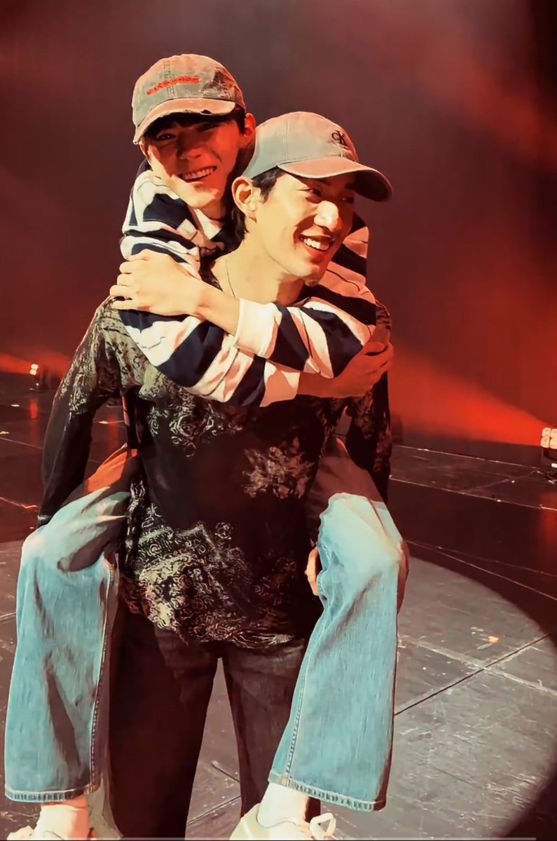 Pookiegansta's tweet photo. THEY'RE SOO ADORABLE 
😭🧡😭🧡😭🧡😭🧡😭🧡

#政瞳 #Aylio https://t.co/EJWyiHANm6