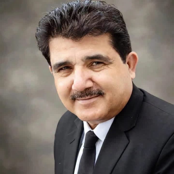 WordsOfKaleem's tweet photo. #بلوچستان کے شہر مستونگ میں سیشن جج عبدل حکیم کاکڑ پر دہشت گردوں کا بزدلانہ حملہ انسانیت اور بلوچ روایت پر کھلا حملہ ہے۔ بے گناہ شہریوں، عدلیہ کے نمائندوں، مزدوروں، قبائلی عمائدین اور ریاستی اہلکاروں کو نشانہ بنانا اس حقیقت کا ناقابلِ تردید ثبوت ہے کہ دہشت گرد بلوچ جدوجہد کے نام پر صرف خونریزی، خوف، انتشار اور بدامنی پھیلانا چاہتے ہ��ں۔ آج بلوچستان میں دہشت گردی اس خطرناک موڑ پر پہنچ چکی ہے جہاں کوئی بھی محفوظ نہیں۔ دہشت گرد ہر اُس آواز کو خاموش کرنا چاہتے ہیں جو پاکستان، امن، ترقی اور ریاستی رٹ کے ساتھ کھڑی ہو، مگر یاد رہے کسی بھی قوم کے عزم کو گولیوں سے کبھی شکست نہیں دی جا سکتی۔