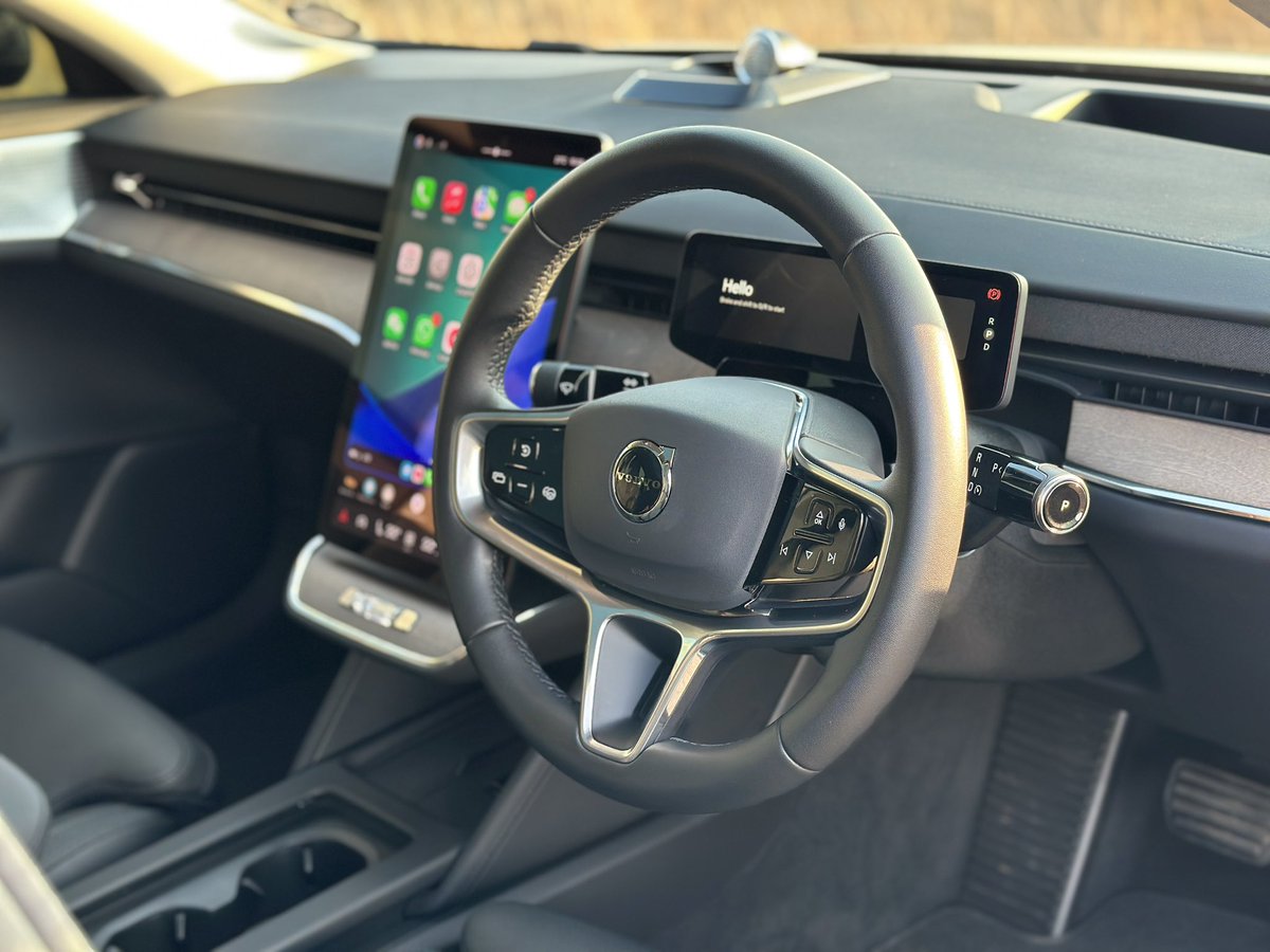 khuleonwheels's tweet photo. This weekend, we’re spending time with the all-new Volvo ES90 Single Motor Ultra. On the outside, the sleek Scandinavian design and fastback silhouette give it a clean, elegant presence. Inside, the…
#VolvoSA #VolvoES90 #KOWGarage https://t.co/HirK8Obicb