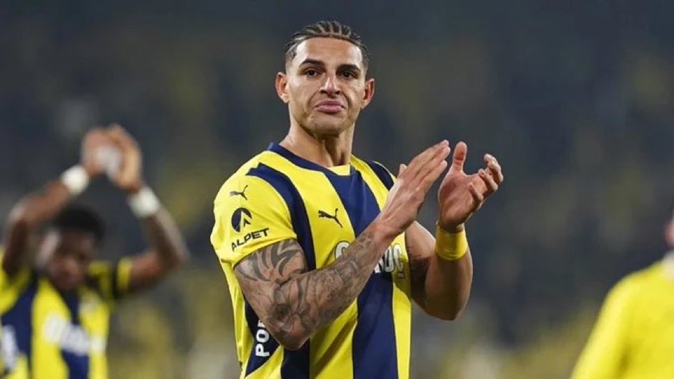 FenerGlobalOrg's tweet photo. Diego Carlos, Como'ya transferine onay verilmezse sezonu oynamadan geçirip maaşını almaya hazır olduğunu Fenerbahçe yönetimine iletti. 

(Hürriyet) https://t.co/vcVdeUg6PB