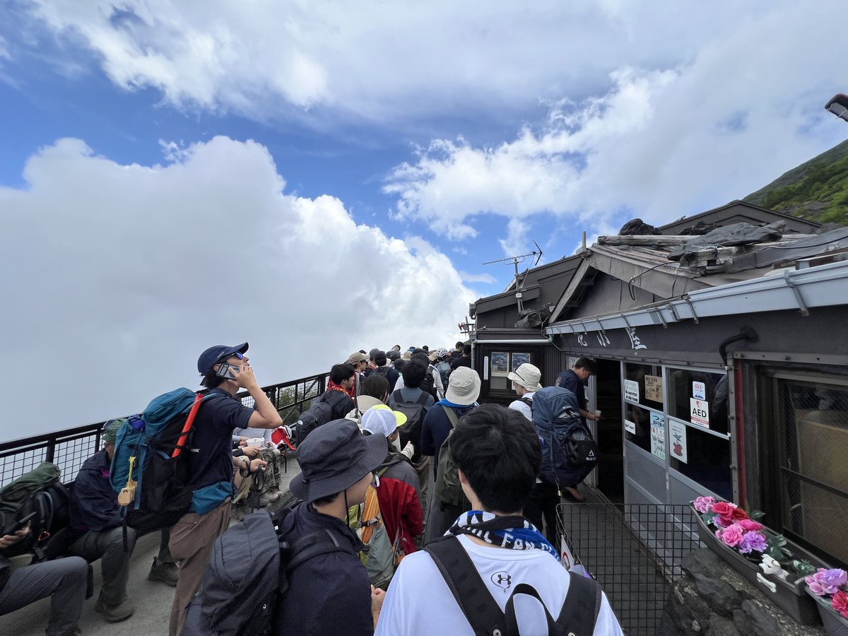 AyAbHA's tweet photo. 富士山って、甘くない https://t.co/XBGGCQa9b1
