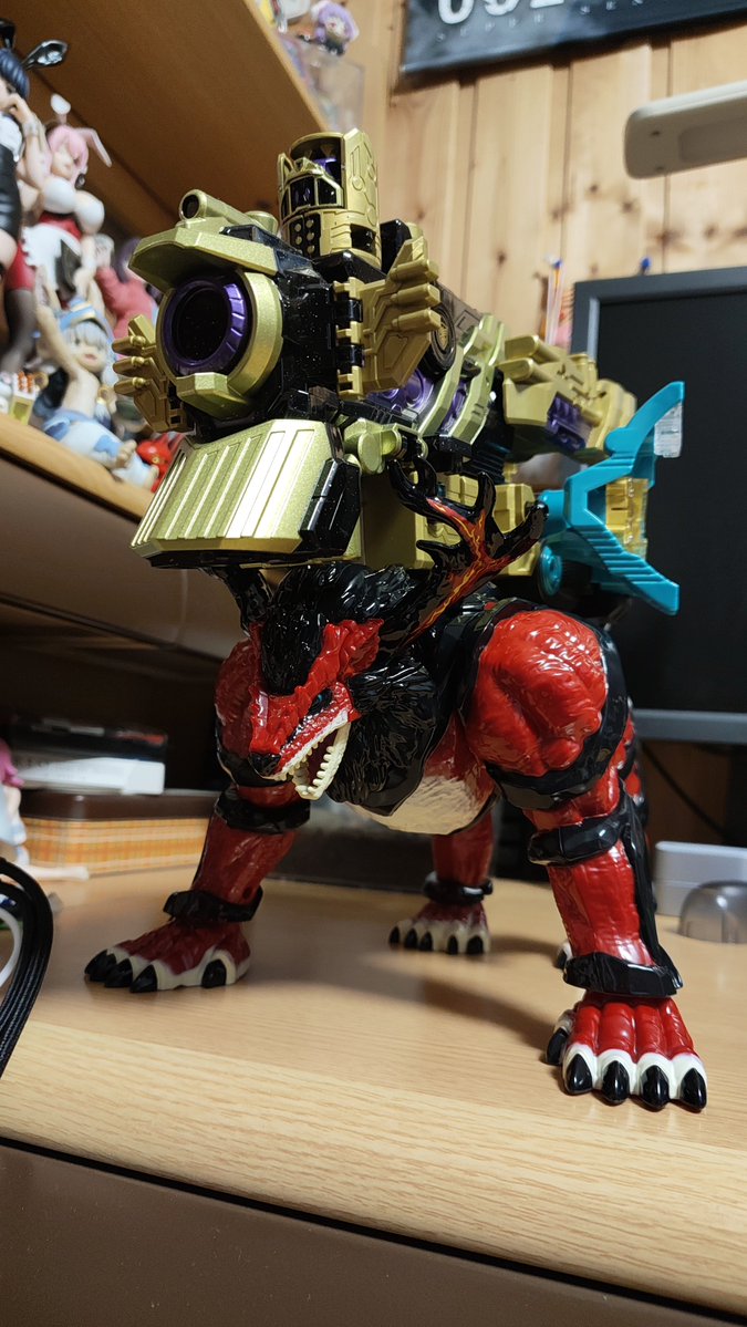Marmite_Hero's tweet photo. 一応エクスプレスギャバリオンもくっつくけど、だからなにと言うような合体
メガジガルデ的な？
#オメガホーン https://t.co/wWfYx37UiS