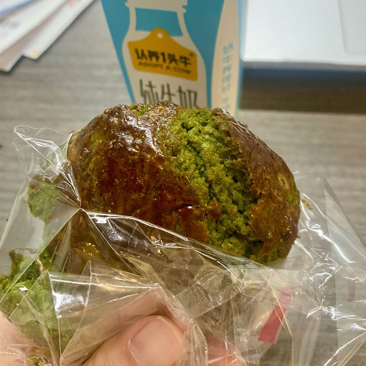 htccs64599273's tweet photo. Just popped out to get this fluffy matcha scone with a cold latte—sun on the patio, no plans, pure small joy today.， https://t.co/2kV4ySYZM7