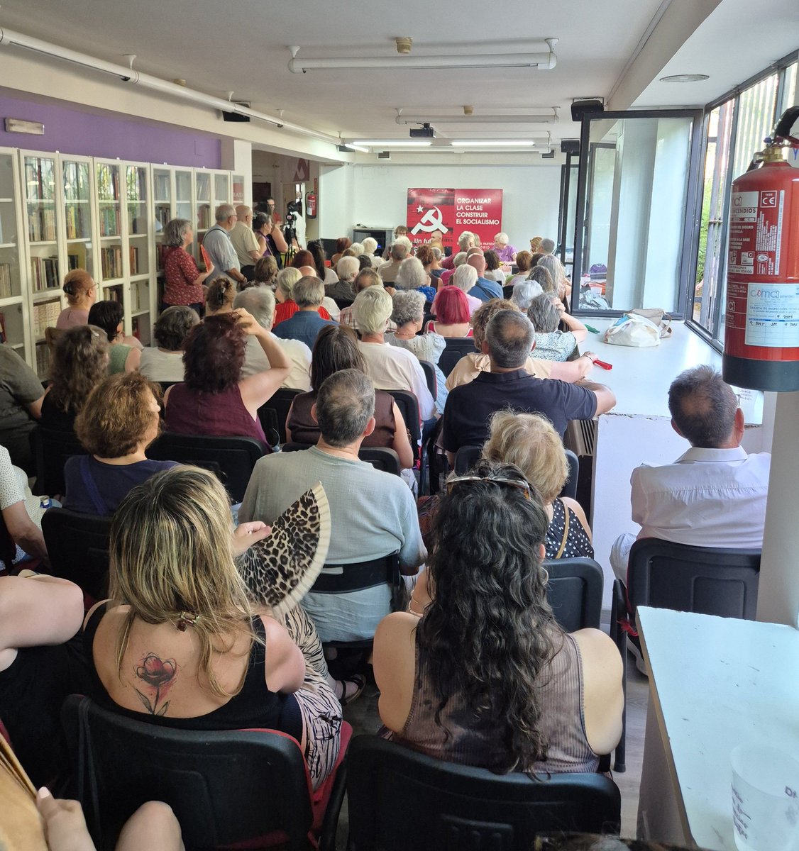 elpcm's tweet photo. Ayer no cabía un alfiler en nuestra sede regional ✊

Disfrutamos del acto organizado junto a @90NoPasaran sobre memoria histórica con Amparo Sánchez-Monroy, @UJCEMadrid y Carmen Negrín para conmemorar los noventa años de la Defensa de Madrid 🚩 https://t.co/LvTb1q8SQo