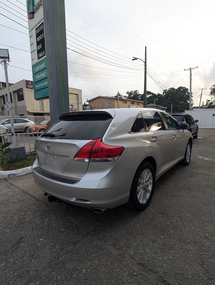 Ol0ye's tweet photo. 2011 Toyota Venza Limited

- Push Start
- Panoramic roof
- 20" alloy wheel
- Back up camera. 
- Inline 4 2GR FE 
- power lift gate 
- Smart key
- Accident free. 

N16.5m. 

Nobadcars #OM🎗️ https://t.co/FR70l2nftX