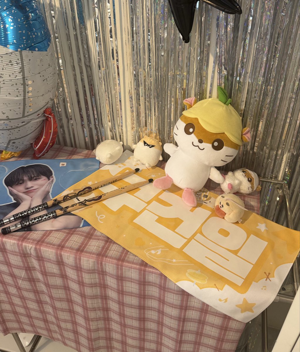 901nill's tweet photo. 햄스터천국에 다녀왓어요~~🐹
#Hello_Voyager
럭드뽑을때 믄치님이 드럼쳐주심￼ㅎㅎ🥁 https://t.co/W78lss86l8