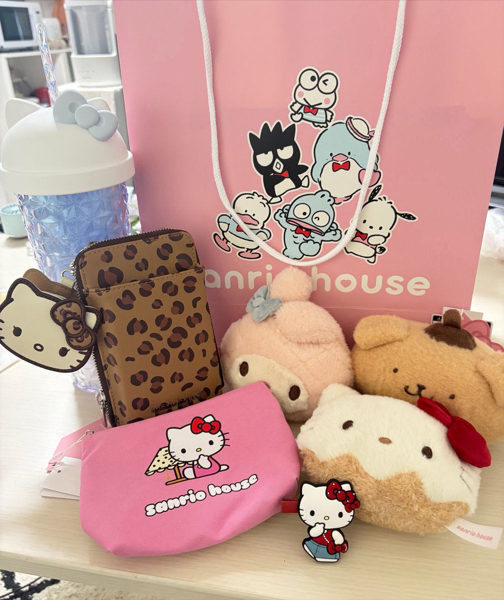 rizu_chan_'s tweet photo. サンリオハウス戦利品🍎
メロちゃんポムくんは友達にお土産♡

ほんとはイヤフォンポーチで友達とお揃いしたかったのと、タンブラーもピンク売り切れ😖
絶対欲しいキルティングトートはオンラインショップで入荷待ちする✊🏻 https://t.co/QIdNZWaQSe