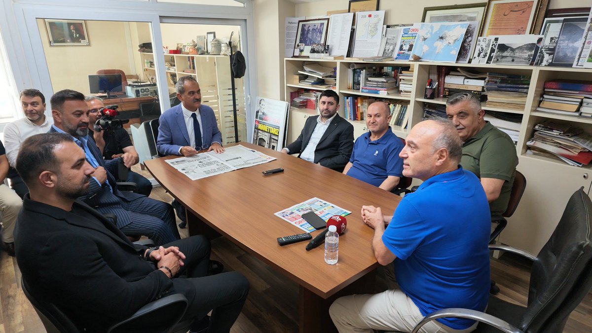 prof_mahmutozer's tweet photo. 📍Altınordu 
Ordu Olay Gazetesi’ni ziyaret ettik. Doğru, tarafsız ve güvenilir habercilik anlayışıyla kamuoyunun doğru bilgilendirilmesinde önemli bir sorumluluk üstelenen tüm basın çalışanlarımıza ve bizleri bugün misafir eden kardeşlerimize teşekkür ediyorum. https://t.co/KW2zFtDnGQ