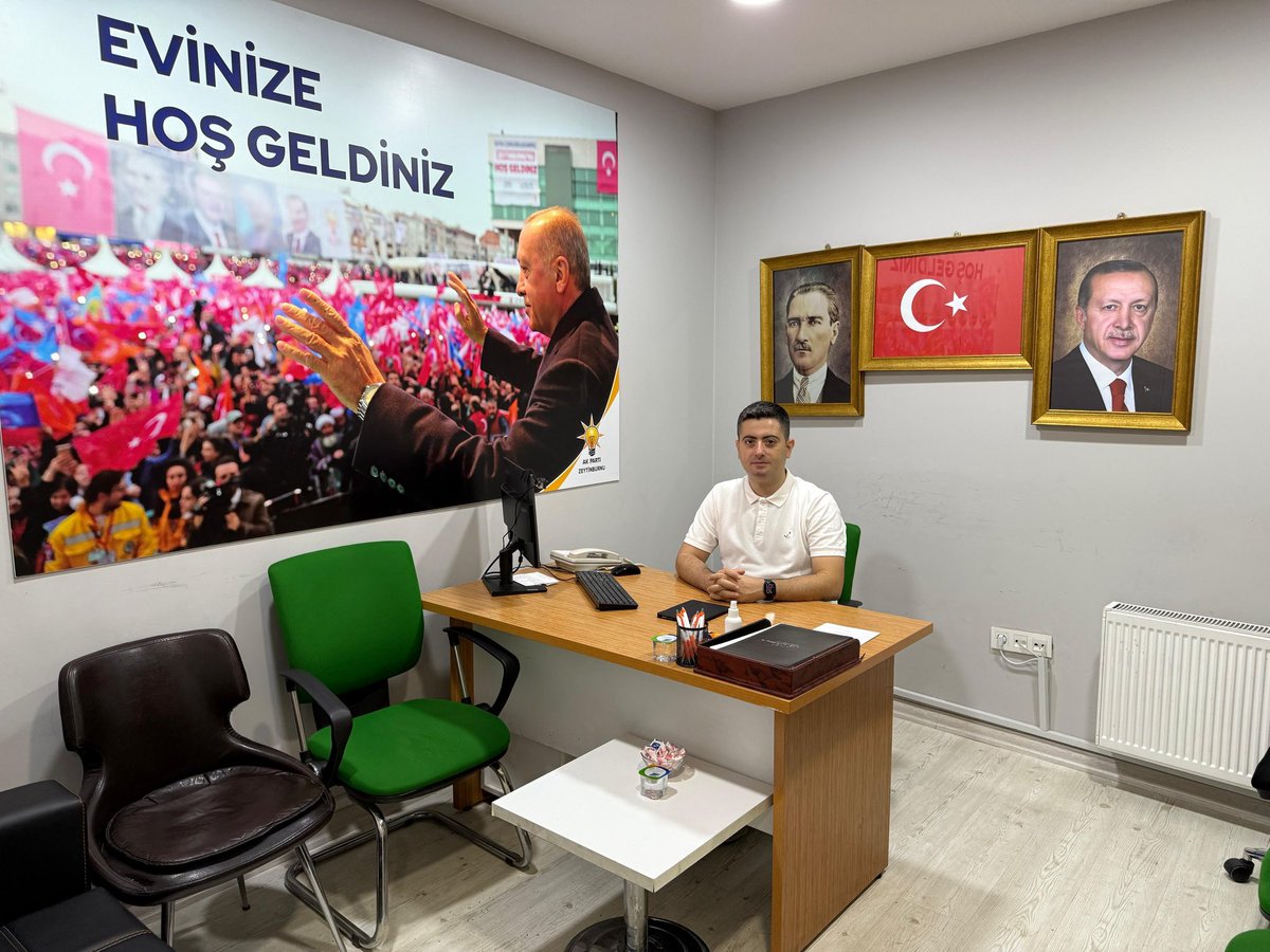 akzeytinburnu's tweet photo. Zeytinburnu İçin Nöbetteyiz🇹🇷

Bugün AK Parti Zeytinburnu İlçe Nöbetçimiz  Yönetim kurulu üyemiz
Enes Özbay @avenesozbay23 

⏰10.00-17.00 arası
Soru, görüş ve önerileriniz için bizleri arayabilir veya ziyaret edebilirsiniz.

📞 0(212) 416 30 86

https://t.co/xOkzjYFqFe https://t.co/EuN30YnfVP