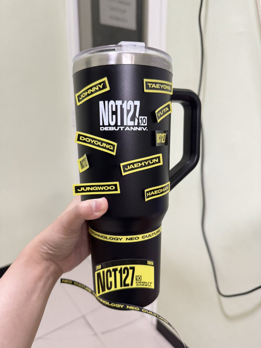 jaehoney14_'s tweet photo. Gak jadi oke 😭 belom dipakek udah ngelupas terus stickernya gak lengket 😭 kembalikan 700rb ku 😭😭😭 @SMTOWNGLOBAL @kwangya_seoul https://t.co/TfLiuQG0wx