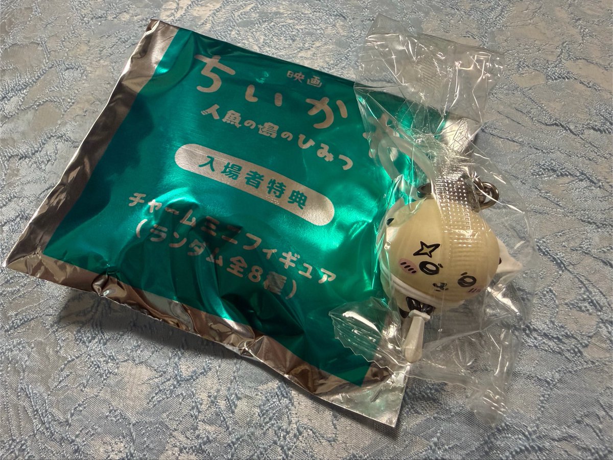f_kani2's tweet photo. ちいかわ 映画 入場者特典 交換してくださる方探しています

【譲】ラッコ
【求】古本屋 かにちゃん

兵庫か大阪にて手渡し.郵送🙆‍♀️
お心当たりのある方はdmにてご連絡お願いいたします

#ちいかわ    
#映画ちいかわ人魚の島のひみつ
#ちいかわ交換 https://t.co/ds3kaRPUI8