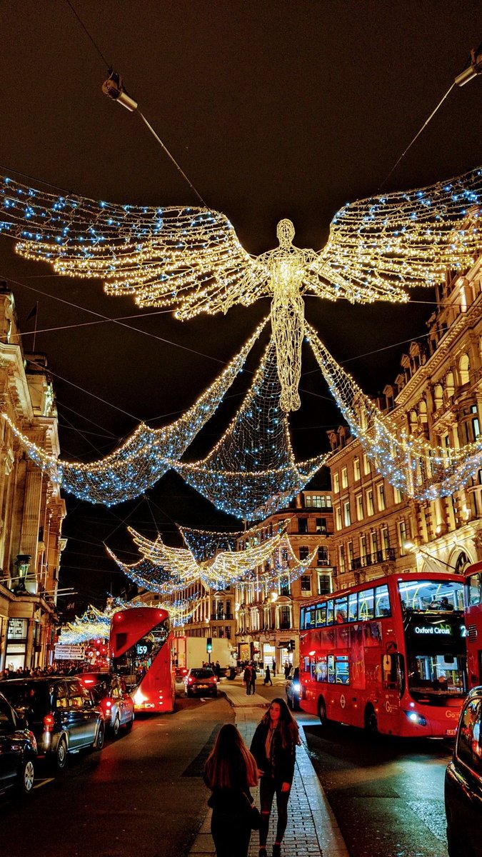 nahaa_91's tweet photo. Mon rêve c d’aller à Londres pendant la période de Noël https://t.co/tdivkrpkYH