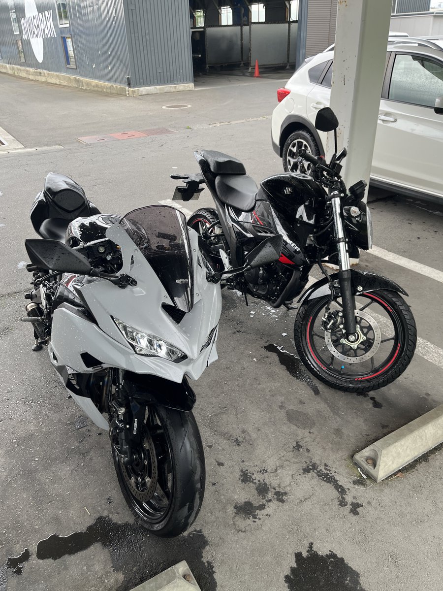 v4ldemar's tweet photo. 友達がジクサー150納車👏
軽さは正義よ
単気筒のドコドコ感がたまらん https://t.co/brH3cVCb71