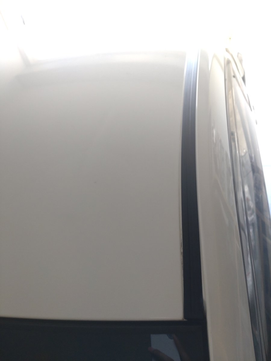 AkichanNop64768's tweet photo. ルーフモールとクリップ外して
洗浄し、シリコンオフで脱脂
クリップはゴリラグルーのジェルタイプ使用し固定
ルーフモールの片側の形状が外したやつと違いましたが、部品番号は合ってるようなので装着
2006年式ですが、少しずつ部品交換してるので通勤用としてまだまだ現役
#L175
#ダイハツ https://t.co/10QCWdTciX