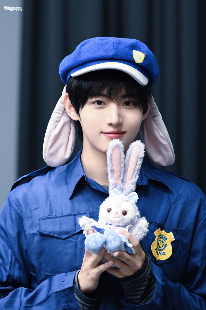 Milkypuppy_0420's tweet photo. 260725

토끼경찰관 🐰

#장용훈 #JANGYONGHOON 
#아이딧 #IDID https://t.co/38AVpp1ENj
